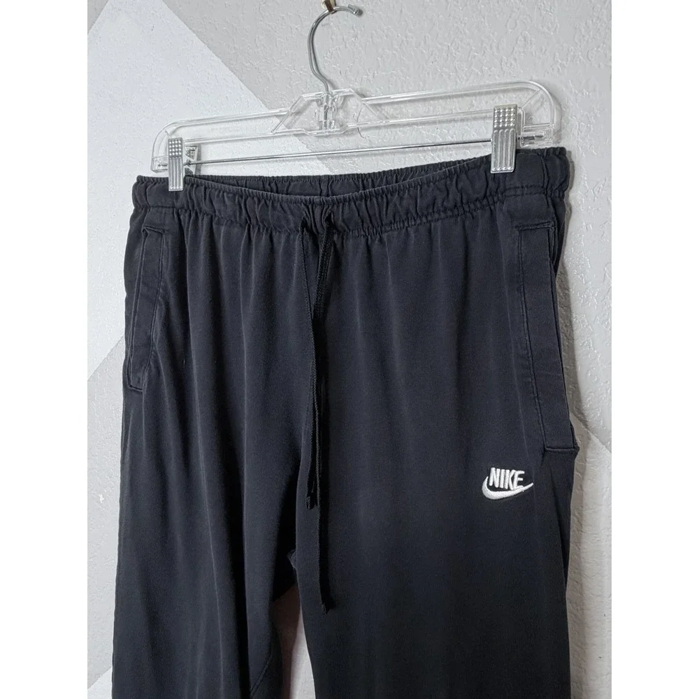 Nike sportswear club